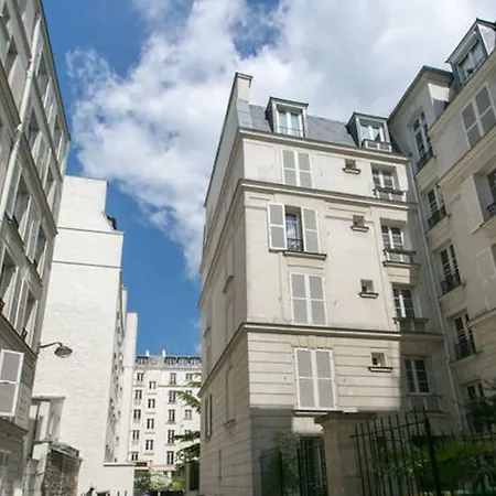 Apartment Longchamp Paris