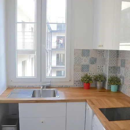 Longchamp Apartment *